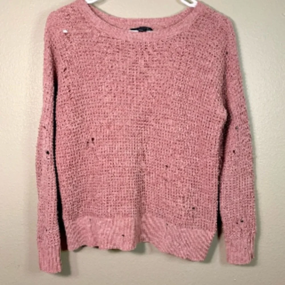 American Eagle Pink Knitted Distressed Sweater Size M - Picture 3 of 3